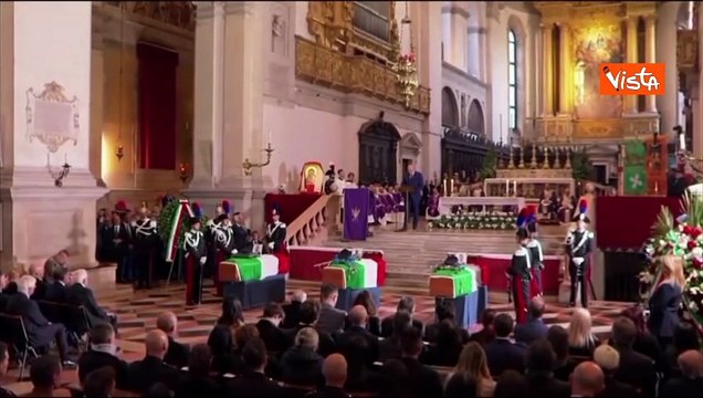 Crosetto commosso ai funerali dei tre carabinieri: Il nome dei giusti è inciso nella roccia