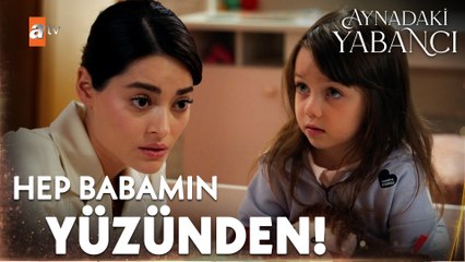 Azra, Leyla'nın annesinin Leyla'yı da yanına götürmek istediğini öğreniyor... - Aynadaki Yabancı 3. Bölüm