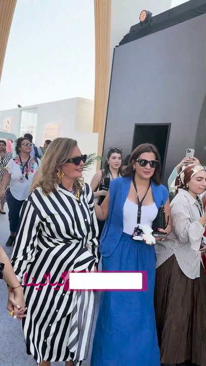 لحظة وصول يسرا لحضور معرضها ضمن فعاليات مهرجان الجونة السينمائي