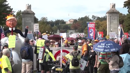 Millions Rally in “No Kings” Protests Across U.S. in Wild and Creative Costumes