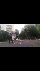 Два прямых левой в голову: ответ правый прямой, защита шаг назад