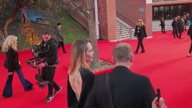 Angelina Jolie alla Festa del Cinema, la diva accende il tappeto rosso. Louis Garrell: «Couture è un film universale»