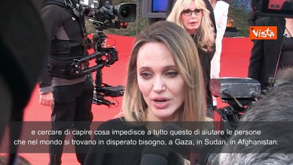 Angelina Jolie: "Chiediamoci perché non si aiuta la gente di Gaza, Sudan e Afghanistan"