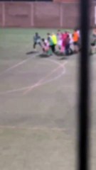Pelea multitudinaria en un partido de fútbol base en Tenerife