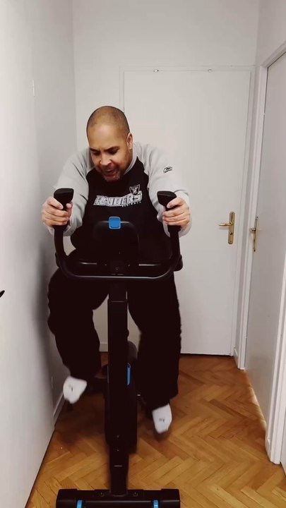 Je fais du paddle sur le vélo 🤣 #humour #drole #parodie