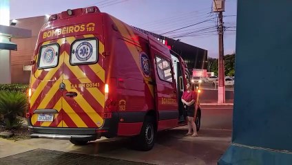 Homem e mulher ficam feridos após colisão entre motos na Avenida Carlos Gomes