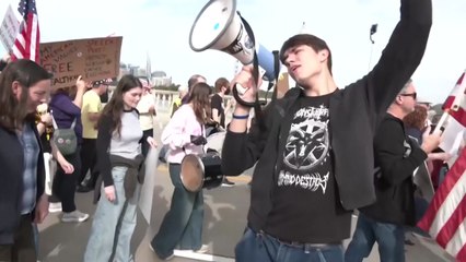 미 전역 2천여곳 트럼프 반대 시위 '왕은 없다' / YTN