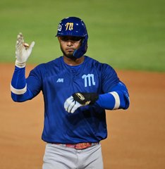 Ángel Reyes sacudió primer HR con Magallanes