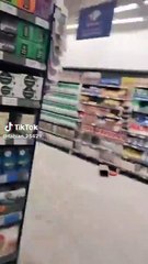 Así detuvieron a la mujer que intentó apuñalar al fotógrafo Antonio Becerra en un acto libertario de Tres de Febrero.