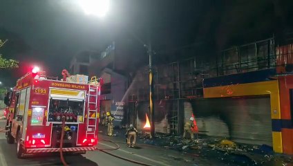 Incêndio de grande proporção destrói oficina e causa nuvem de fumaça em BH