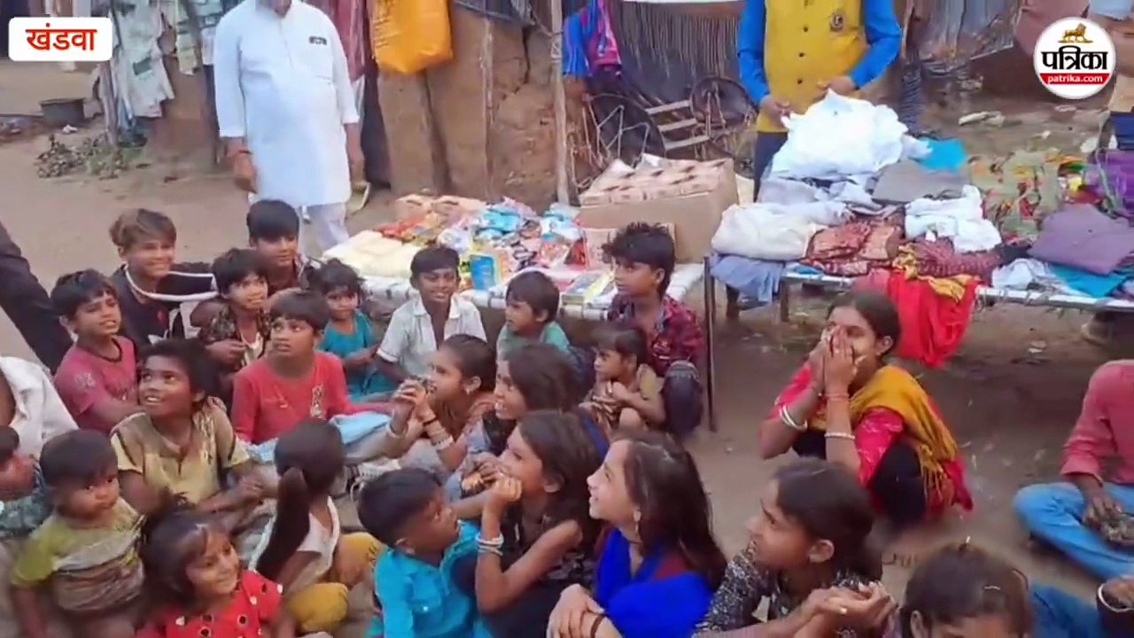 दिवाली खुशियों वाली... नए कपड़े, मिठाई, पटाखे पाकर खिले बच्चों के चेहरे