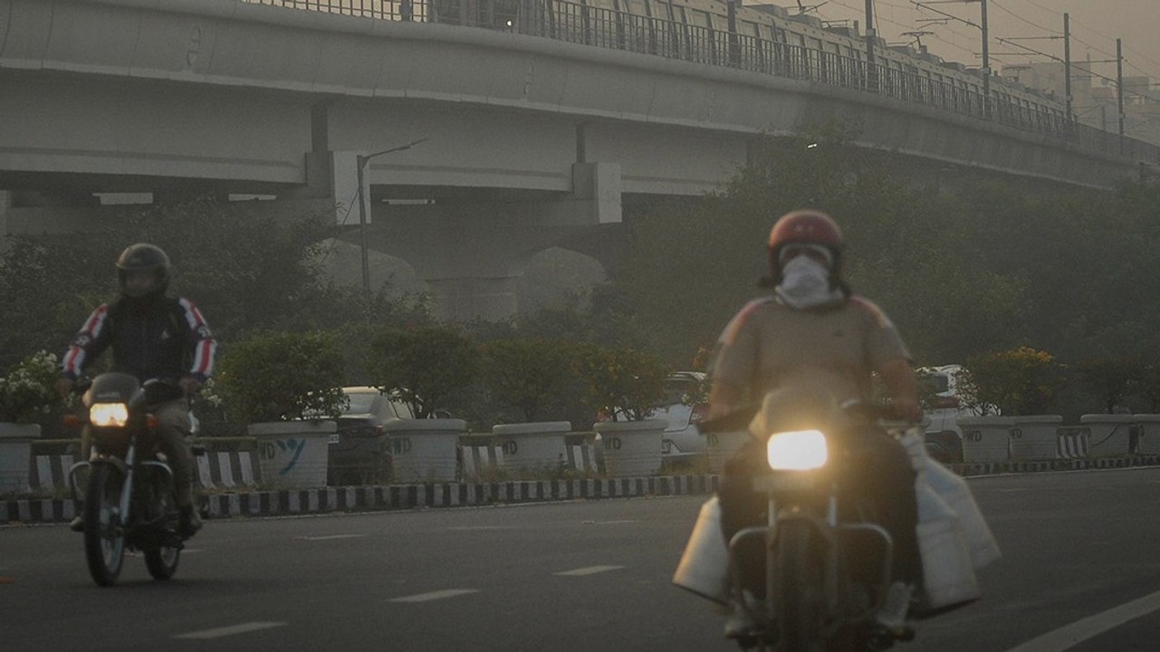 दिवाली से पहले धुंध की चादर में लिपटा Delhi-NCR