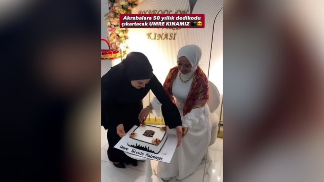 Bu da oldu! Umre kınası yapıp, Kabe pastası yediler