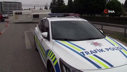 İzmir’de havalimanı personel servisi devrildi: 5 yaralı