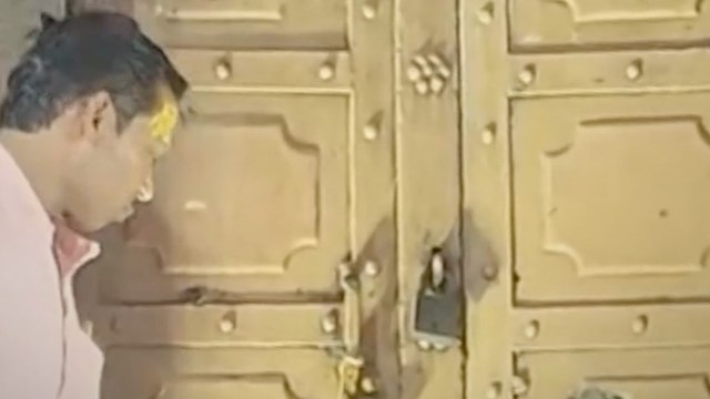 Banke Bihari: खजाने में मिले सांप और चांदी के बर्तन