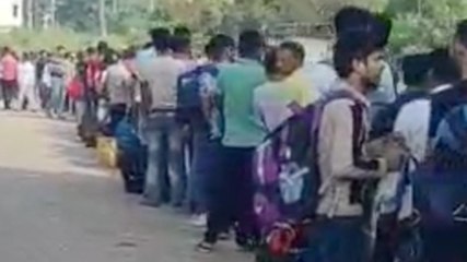 सूरत रेलवे स्टेशन पर यात्रियों का सैलाब