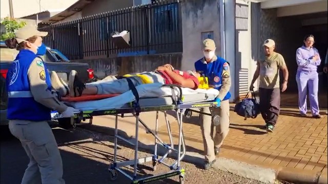 Jovem fica ferido ao cair de telhado de residência no Jardim Melissa