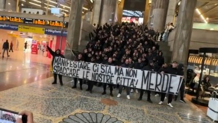 Saluti romani nel corteo improvvisato dei tifosi della Juve in stazione centrale a Milano: il video