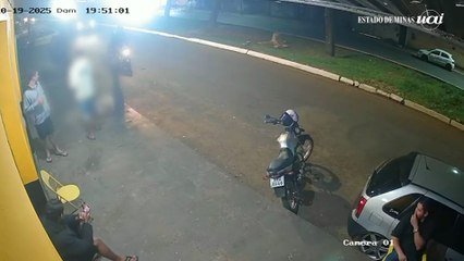 Vídeo mostra homem atirando contra 3 jovens em Araguari, dois morreram