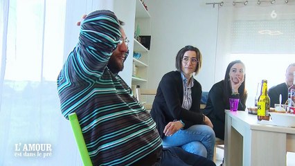 VOICI - L'amour est dans le pré : Anthony confie son désintérêt aux proches d’Évelyne, les internautes outrés (ZAPTV)