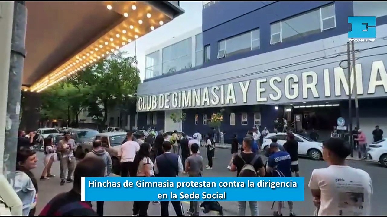 Un grupo de hinchas se manifestó en la sede de Gimnasia con reclamos a la dirigencia