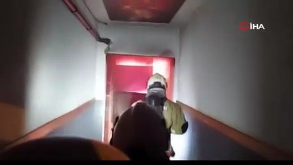 Alevler apartmanı sardı, vatandaş canını zor kurtardı