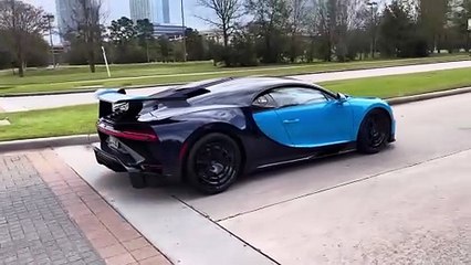 Bugatti Chiron Pur Sport races Lamborghini Aventador SVJ Roadster_1080p