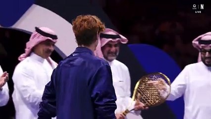 سينر يتألق في السعودية ويفوز بأكبر جائزة مالية في تاريخ التنس