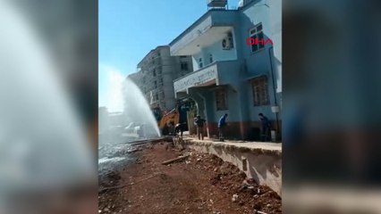Gaziantep’te boru patladı, su metrelerce yükseğe fışkırdı