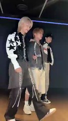 👣👣👣 #StrayKids #스트레이키즈 #YouMakeStrayKidsStay