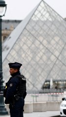 Un atraco sin heridos en el Louvre obliga a cerrar el museo todo el día