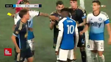 Wilfried Zaha'nın kırmızı kart gördüğü pozisyon