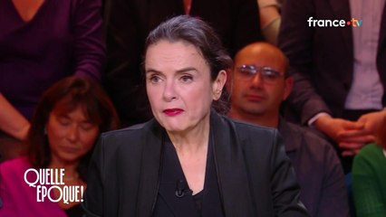 "Ça ne sortait pas de ma bouche" : Amélie Nothomb révèle pourquoi elle a longtemps menti sur la mort de sa mère (VIDÉO)