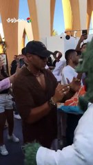 "عالبايظ".. حسن أبو الروس يرقص شعبي مع دمية في مهرجان الجونة