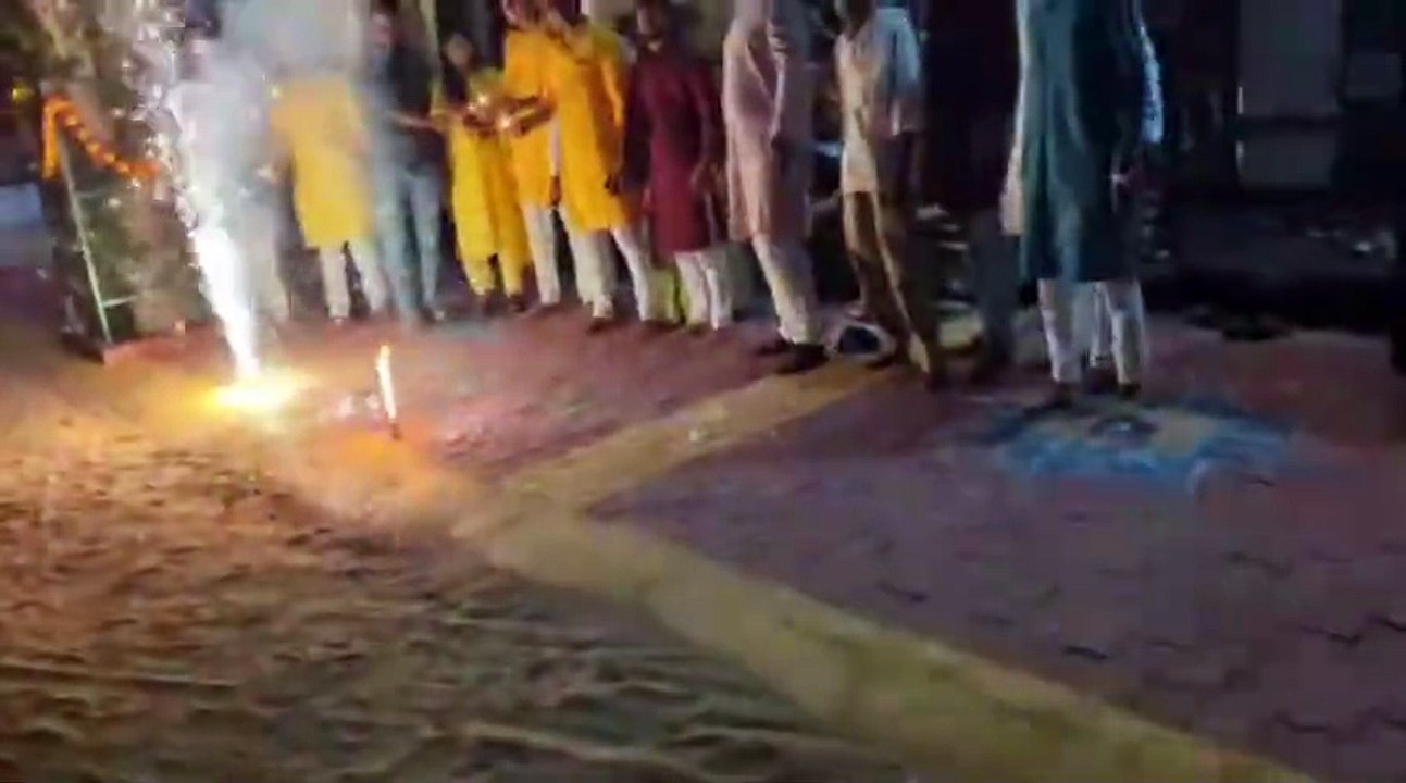 रंग-बिरंगी रोशनी में नहाया शहर  झालरों एवं दीयों की रोशनी में जगमगाया