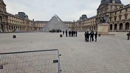 Robo de película en el Louvre: se llevan joyas de napoleón en siete minutos