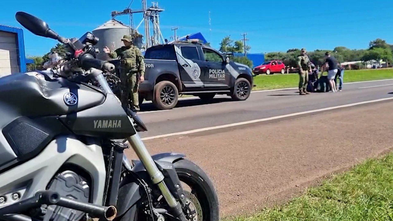 Batida entre Yamaha MT-09 e T-Cross deixa motociclista ferido na BR-277 em Cascavel