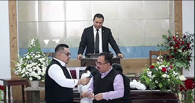 Desgarrador adiós de padre de joven fallecido en hotel