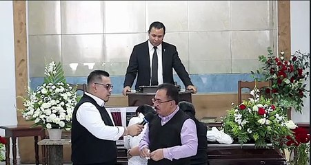 Desgarrador adiós de padre de joven fallecido en hotel