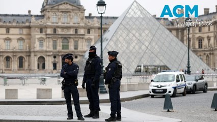 Manhunt for thieves who broke into Louvre Museum, Paris