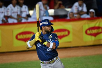 Segundo cuadrangular de Ángel Reyes de la temporada con Navegantes del Magallanes