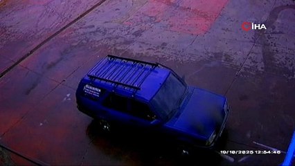 Manisalı aile alev alan otomobilden son anda kurtuldu