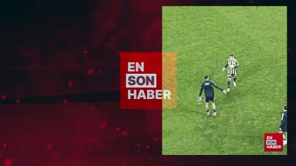 Szymanski, maç bitiminde takım tribünlere giderken direkt soyunma odasına gitti