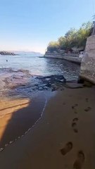 Bacoli (NA) - È Bacoli. È oggi. Acqua limpida, spiaggia pulita... (19.10.25)