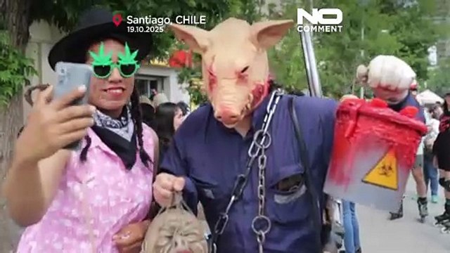 Milhares de pessoas participam na Zombiewalk de Santiago para celebrar o terror e a arte