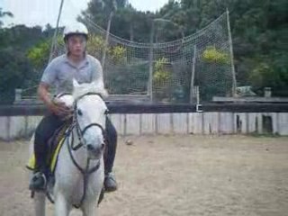 alex en entrainement de horse ball a la maison
