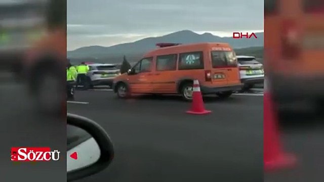 Otomobil, patlayan lastiği değiştirmeye çalışanlara çarptı: 1 ölü, 4 yaralı