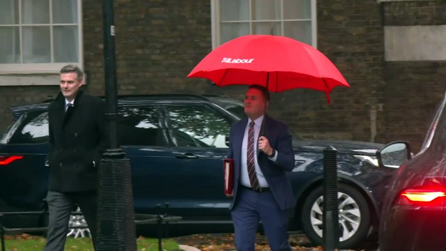Wes Streeting arrives as PM chairs meeting