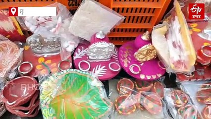 "ਦੀਵੇ ਵੇਚ ਕੇ ਮੈਂ ਆਪਣੇ ਪਟਾਕੇ ਲੈਕੇ ਆਵਾਂਗਾ ਤੇ ਕੁਝ ਪੈਸੇ ਪਿਓ ਨੂੰ ਦੇਵਾਂਗਾ", ਖੁਦ ਦੀਵੇ ਬਣਾ ਕੇ ਵੇਚ ਰਿਹਾ ਇਹ ਬੱਚਾ