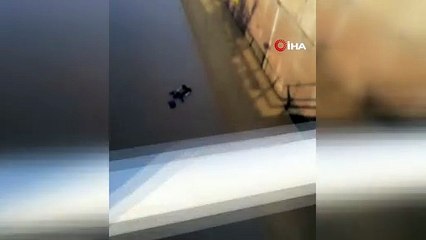 Sular yükseldi, engelli yaşlı kadın alt geçitte ölümle burun buruna geldi!